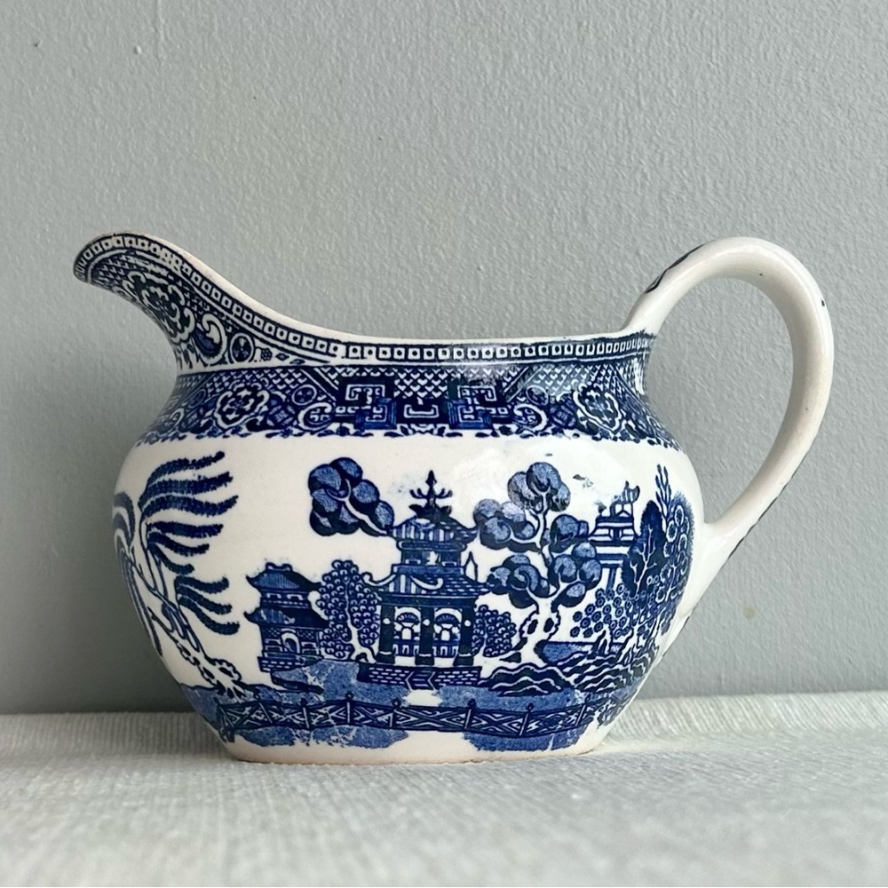 JOHNSON BROTHERS vintage ironstone blue willow creamer england
